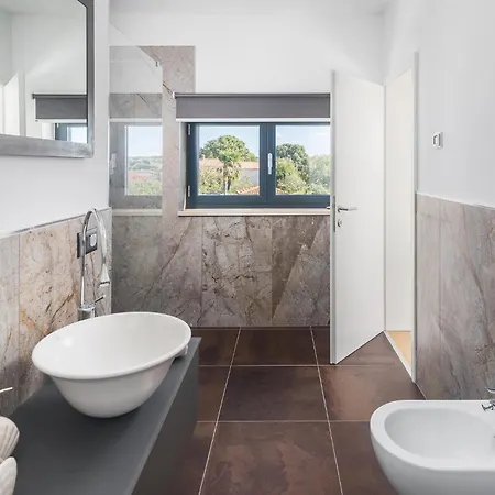 Holiday home Gorgeous In With Jacuzzi *