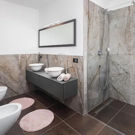 Gorgeous In With Jacuzzi Kastelir