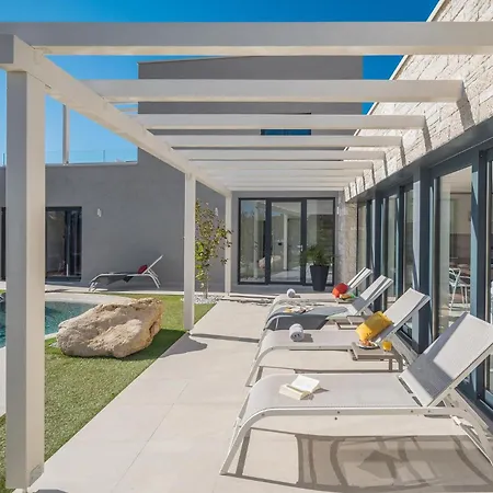 Holiday home Gorgeous In With Jacuzzi